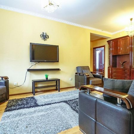 Two Bedroom Apartment On Syganak Street 64-1 أستانا المظهر الخارجي الصورة