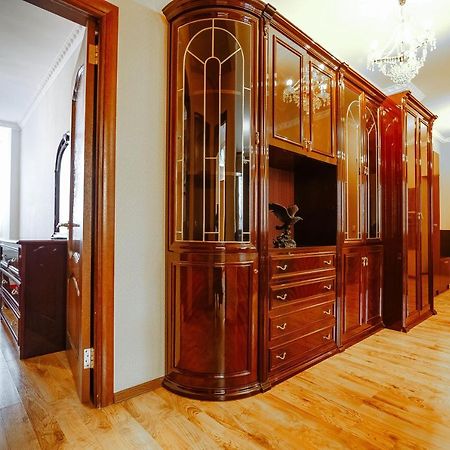 Two Bedroom Apartment On Syganak Street 64-1 أستانا المظهر الخارجي الصورة