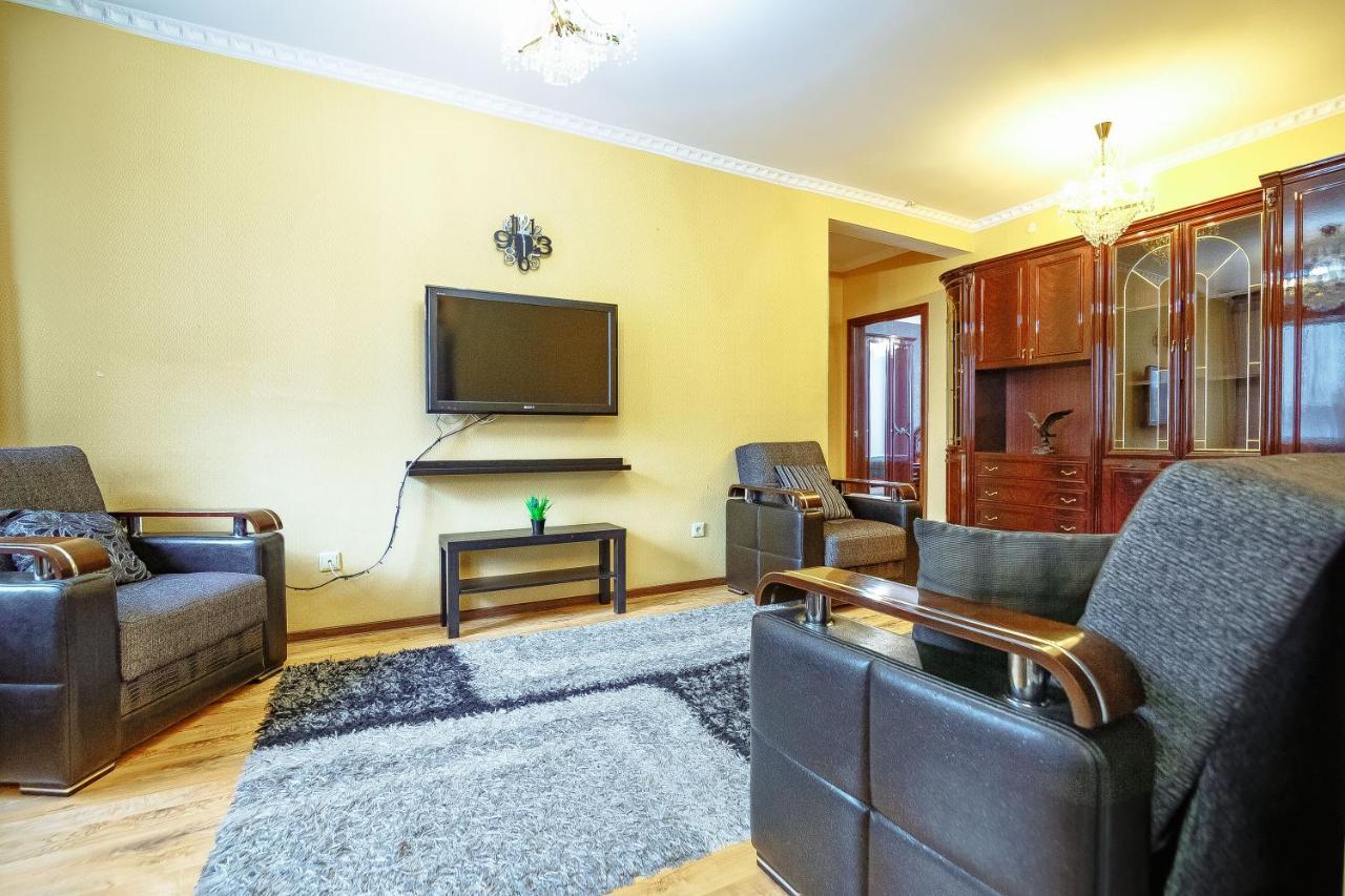 Two Bedroom Apartment On Syganak Street 64-1 أستانا المظهر الخارجي الصورة